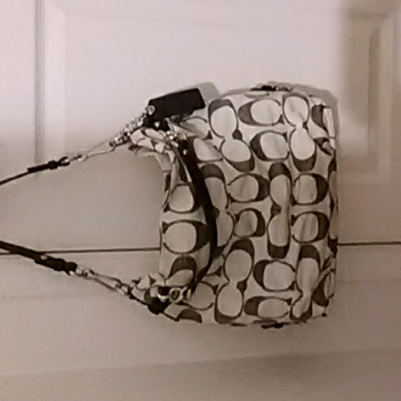 💥Coach Handbag Ottoman Signature~ PRISTINE shape* one of a kind! 🖤🤍❤️ - Picture 2 of 4